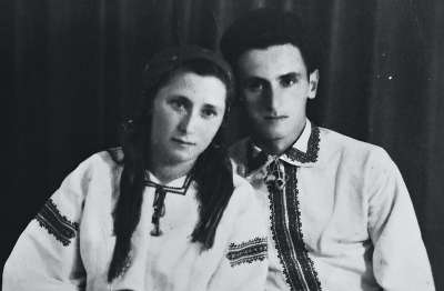 Portrait of a man and woman in traditional dress