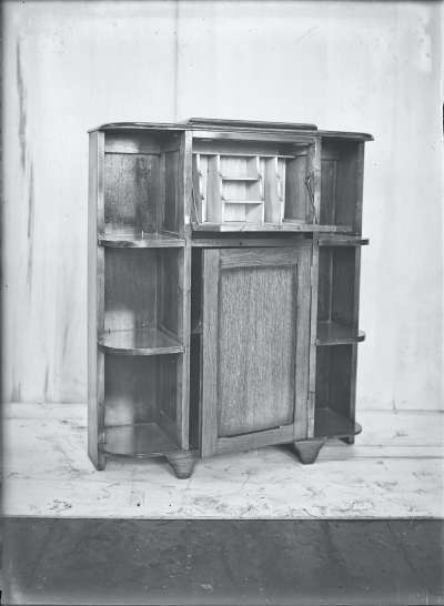 Bureau with shelves