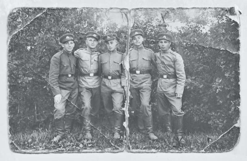 Portrait of a group of five soldiers
