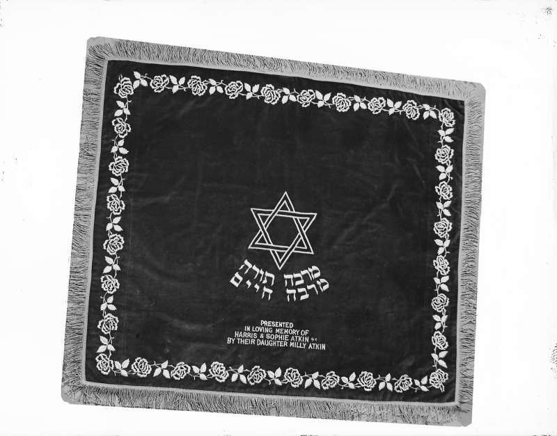Jewish dedicaton cloth