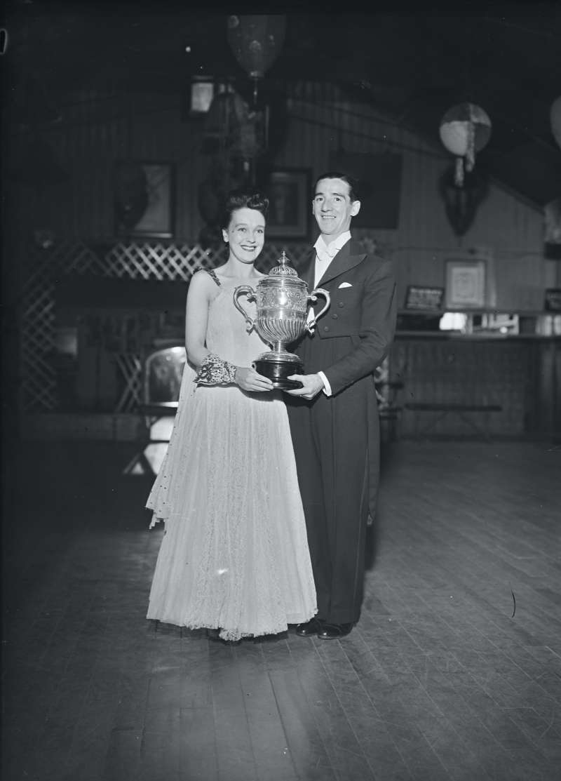Finnigans, Couple with presentation trophy